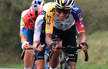 Egan Bernal señaló que una subida como la del Angliru obliga a sacar fuerzas de donde no se tienen. “Mi novia Mafe fue mi motivación” para llegar a la meta. FOTO X-INEOS
