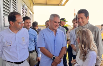 El gobernador de Antioquia, Andrés Julián Rendón, se reunió en el Urabá antioqueño con el vicepresidente José Manuel Restrepo, la ministra de Transporte, Elsa Noguera, y el ministro de Comercio, Mauricio Gómez Amín. Foto: cortesía.