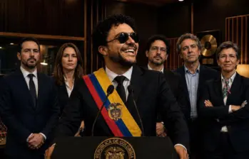 Esta es la imagen generada con inteligencia artificial publicada por Andrés Cepeda en Instagram, en la que aparece con la banda presidencial de Colombia. FOTO Instagram