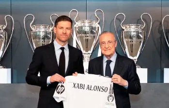 Xavi Alonso y el presidente del Real Madrid, Florentino Pérez. FOTO; Tomada de X Real Madrid