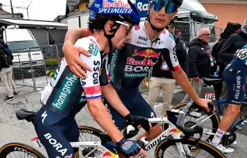 Afectado por las caídas, Roglic se vio obligado a retirarse del Giro. FOTO: Getty