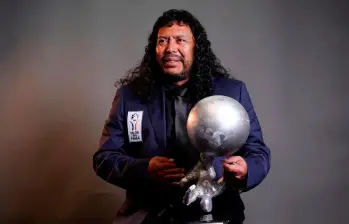 Higuita y su nuevo reconocimiento tras su aporte en el fútbol. FOTO @famasalon