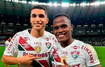 Kevin Serna (izquierda) y Jhon Arias, dos de los colombianos que compiten con Fluminense en Brasil. FOTO: Tomada de X @FluminenseFC
