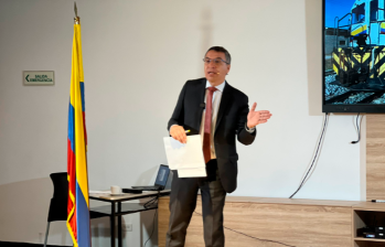 William Camargo, ministro de Transporte, comentó que el desembolso se haría con monederos digitales. FOTO: MINTRANSPORTE