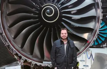 Desde pequeño, Santiago Ramírez Rubio se aficionó por el mundo de las aeronaves hasta trabajar en una división de Rolls Royce. FOTO Cortesía