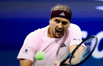 Alexander Zverev avanzó a las semifinales del US Open tras superar al neerlandés Botic van de Zandschulp en tres sets. FOTO: X-US OPEN