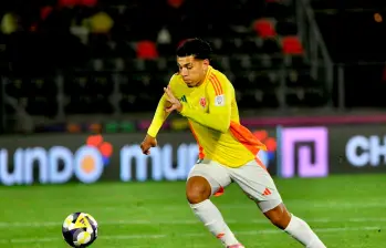 Colombia con tres puntos por su victoria 1-0 ante Arabia Saudita es líder del Grupo F, el delantero antioqueño Emilio Aristizábal fue titular en el debut de la Tricolor. FOTO CORTESÍA FCF 