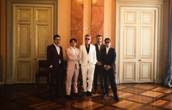 La banda bogotana presenta en el Teatro Metropolitano su etapa más desnuda: menos efectos, más espacio y canciones conocidas que suenan como nuevas. FOTO: Cortesía Diamante Eléctrico