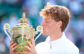  Jannik Sinner ya suma cuatro títulos de Grand Slam. En Wimbledon maravilló con su tenis y tuvo la recompensa. FOTO X-WIMBLEDON