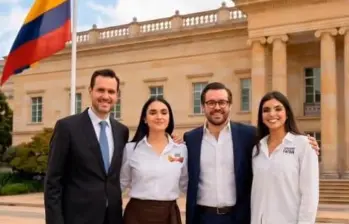 Carlos Ríos, quien asumirá como secretario General; Valerie Lafaurie, gerente de las Regiones; Nicolás Gómez, jefe de Despacho; y María Fernanda Sandoval, directora de Comunicaciones y Prensa, son los nuevos integrantes del equipo del presidente electo Abelardo de la Espriella. Foto: Cortesía.