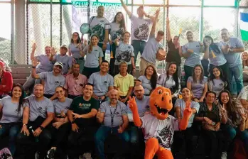 La barra del equipo Dragones de Envigado que disputa el Babybalonmano del Festival de Festivales. FOTO: Cortesía