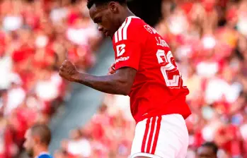 Jhon Durán acaba de llegar al Benfica de Portugal y anotó gol y brindó asistencia en el triunfo 5-1 ante Belenenses, en juego amistoso. FOTO: X-BENFICA