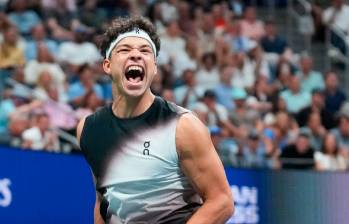 Ben Shelton celebra su clasificación a la final del US Open tras derrotar a su compatriota Frances Tiafoe y buscará el primer título estadounidense en 23 años. FOTO: X-US OPEN