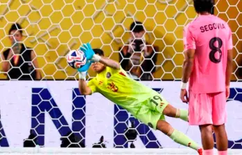 El arquero Óscar Ustari fue una de las figuras del partido inaugural del Mundial de Clubes, su actuación evitó la caída de su arco. FOTO TOMADA X @fifaworldcup_es