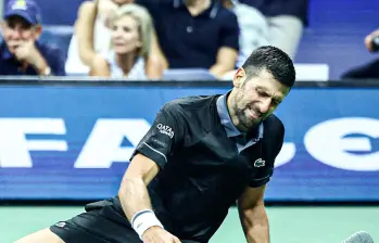 Novak Djokovic reflejó su dolor durante el partido ante Mariano Navone, afectado por las molestias físicas que terminaron condicionando su rendimiento en el US Open. FOTO GETTY
