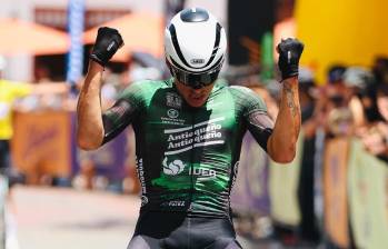 Jhonatan Restrepo, corredor del Orgullo Paisa, ganó la segunda etapa de la Clásica de El Carmen de Viboral y volvió a celebrar en territorio antioqueño. FOTO CORTESÍA ORGULLO PAISA