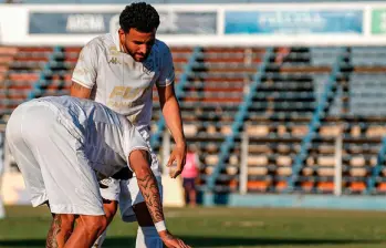 Kelsey Silva con dolor tras lesionarse mientras celebra como Cristiano Ronaldo. FOTO X-TNT SPORTS-DANILO DE PAULA-GAZETA PRESS