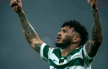 El colombiano Luis Javier Suárez celebra su gol por Sporting de Lisboa en el empate 1-1 como visitante ante Porto, su tanto 19 en la Liga de Portugal. FOTO TOMADA X@SportingCP