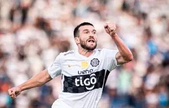 Tim Payne tuvo un estreno soñado con Olimpia al marcar un golazo en la goleada 5-0 sobre Rubioñú por el Torneo Clausura paraguayo. FOTO: X-OLIMPIA