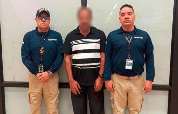 Este extranjero, que llegaba desde Houston, Estados Unidos, aparecía reportado por delitos sexuales, por lo que se le impidió el ingreso a la ciudad. FOTO: Cortesía