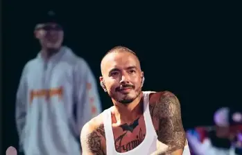 J Balvin durante su concierto en el Atanasio Girardot, un espectáculo que movió la economía local y atrajo miles de visitantes. FOTO: Cortesía