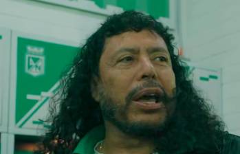 René Higuita hablando después de la arenga de James en el vestuario de Nacional. FOTO PANTALLAZO TOMADO DEL VIDEO COMPARTIDO POR ATLÉTICO NACIONAL