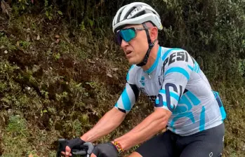 Jorge Humberto “Piyuyo” Martínez, ahora con 50 años de edad, sigue dando batalla en su bicicleta entre corredores aficionados. Regresa este domingo al Clásico El Colombiano, en el que ganó varias veces. FOTO: CORTESÍA