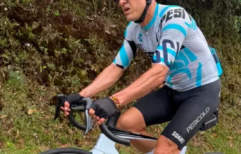 Jorge Humberto “Piyuyo” Martínez, ahora con 50 años de edad, sigue dando batalla en su bicicleta entre corredores aficionados. Regresa este domingo al Clásico El Colombiano, en el que ganó varias veces. FOTO: CORTESÍA
