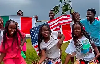Shakira confirmó que los niños de la organización Triplets Ghetto Kids bailarán con ella en la final del mundial. Foto Captura de video.