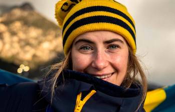 La sueca Ebba Andersson denunció que luego de ganar la plata en esquí de fondo, esta se le cayó y se le partió en dos. FOTO INSTAGRAM ANDERSSON