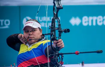 Alejandra Usquiano es triple medallista de oro en tiro con arco compuesto. Foto: cortesía @MinDeporteCol