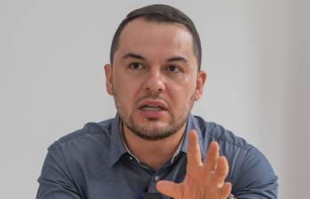 Alder Cruz, alcalde de Sabaneta, asegura que para el próximo año quedarán listas las obras de la carrera 43, que ha estado retrasada por la compra de algunas viviendas. FOTO El colombiano 