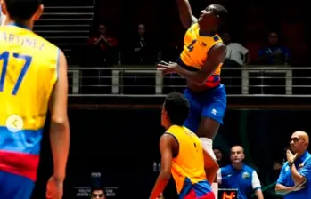 Este es uno de los momentos del partido de Colombia ante Canadá, los nacionales ganaron 3-1 y ahora se volverán a medir a Cuba. FOTO CORTESÍA INFOVOLEICOL