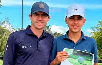 Andrés Echavarría, director del Nico Open, y Simón Betancur, jugador que estará en la competencia en Llanogrande. FOTO CORTESÍA 