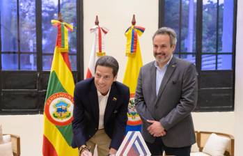 Renault-Sofasa y el Gobierno Nacional firmaron un pacto de intención para avanzar en un proyecto industrial que podría representar una inversión de US$150 millones en Colombia. FOTO: Cortesía Sofasa.