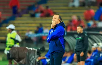 DIM cayó en su visita al Bucaramanga por la fecha 18 de la Liga Betplay-1. El técnico Alejandro Restrepo deberá ajustar el equipo para los tres partidos restantes. FOTO CAMILO SUÁREZ