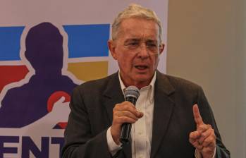 El expresidente Álvaro Uribe en Colombia enfrenta un proceso por soborno en actuación penal y fraude procesal. FOTO: Manuel Saldarriaga