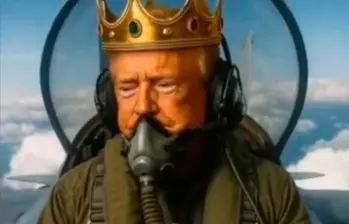 Donald Trump respondió a las manifestaciones en su contra con un video creado con Inteligencia Artificial en el que se le ve pilotando un avión de guerra y lanzando excrementos a los manifestantes. Foto captura pantalla. 