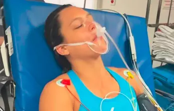 Alejandra Lara tras recibir la atención médica después de su impresionante lesión. FOTO INSTAGRAM ALEJANDRA LARA