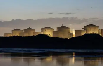 La compañía francesa EDF, encargada de operar la central nuclear, informó que el suministro de energía no se ha visto comprometido. FOTO: AGENCIA AFP.