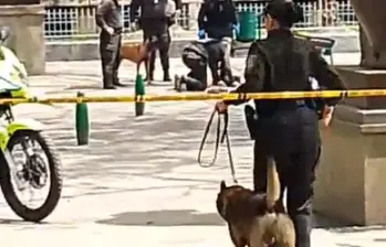 Encontraron un material que podría ser material explosivo en la Plaza Botero. Foto: captura de video