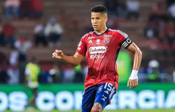 El volante samario Jaime Alvarado, de 25 años, es uno de los futbolistas del plantel del Medellín que más tiempo lleva en el cuadro rojo. Llegó a inicios del 2023. Es uno de los líderes de la plantilla Poderosa. FOTO: Camilo Suarez