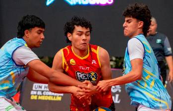 Imágenes de uno de los encuentros disputados en el Reto FIBA 3x3, realizado en la ciudad de Medellín. FOTO cortesía reto fiba