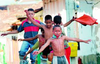 Con mucha madera es el título de esta fotografía, que en 2006 ganó el primer lugar en la categoría Creadores del Concurso de Fotografía Los Niños de mi tierra, del periódico el Mundo. FOTO: Juan Antonio Sánchez. 