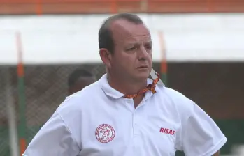 Óscar Aristizábal, cuando dirigía al Deportivo Rionegro. Un técnico que aportó mucho al fútbol colombiano. Foto: Archivo 