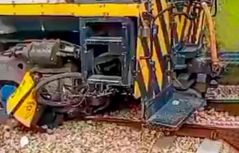 Uno de los fragmentos de video sobre los hechos, en el que se ve el tren encima de la bicicleta. FOTO: CAPTURA DE VIDEO REDES SOCIALES