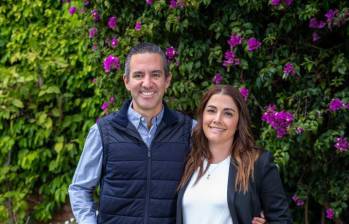 David Vélez, fundador de Nubank, y Mariel Reyes, fundadora de {reprograma}, se comprometieron en 2021 a donar gran parte de su fortuna para mejorar la igualdad de oportunidades en América Latina. FOTO: Cortesía VélezReyes+