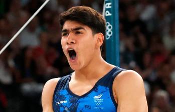 Shunsuke Izumiya del Equipo de Japón compite en la Primera ronda de los 110 m vallas masculinos en el Stade de France. Foto: GETTY