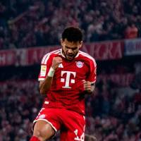 Luis Díaz y el festejo del 1-0 del Bayern sobre Leipzig. FOTO @FCBayernES