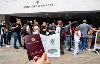 Según cifras de la saliente canciller Laura Sarabia, cada día se elaboran cerca de 8.000 pasaportes en el país. FOTO: CAMILO SUÁREZ-IMAGEN DE REFERENCIA